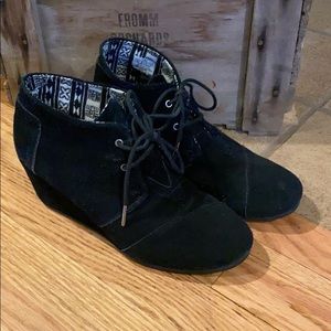 Tom’s suede wedges